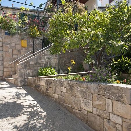 Apartments Gorana Splitska Exterior photo