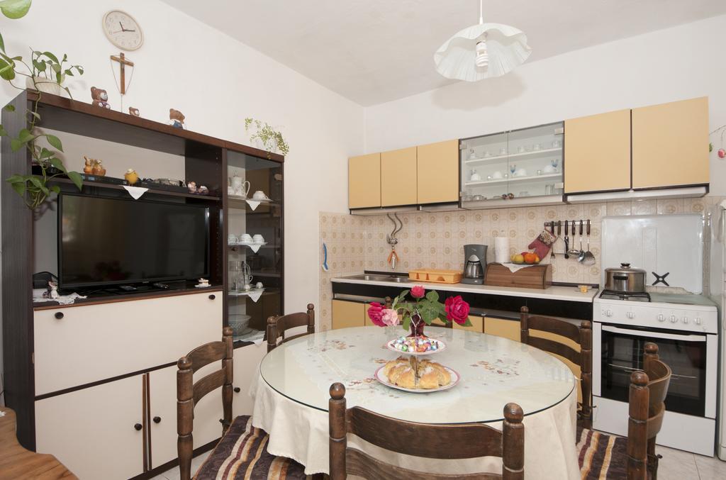 Apartments Gorana Splitska Exterior photo
